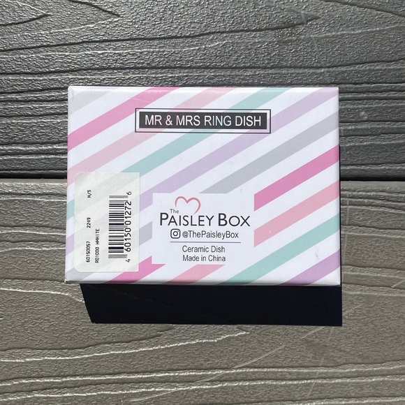 NWT/NIB The Paisley Box Bridal Gift Shop Ceramic Mr. & Mrs. Wedding Ring Dish - Picture 4 of 5